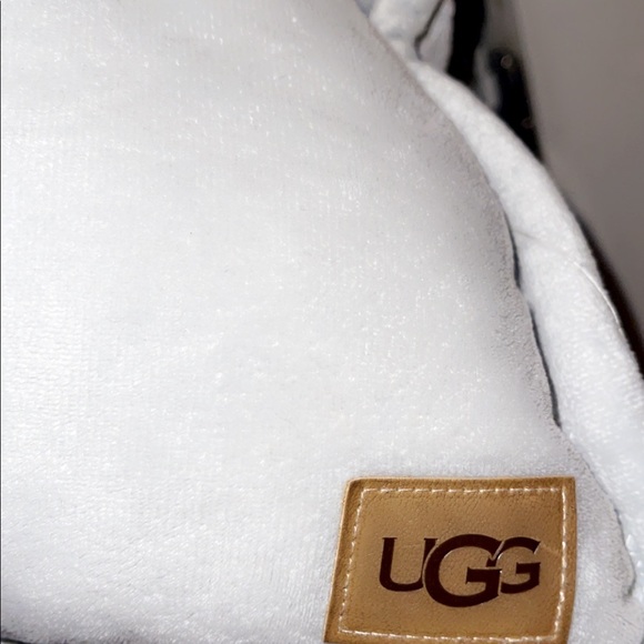 Ugg queen bedding set bundle - Picture 2 of 4
